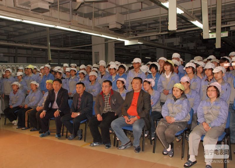 節日慰問演出進車間