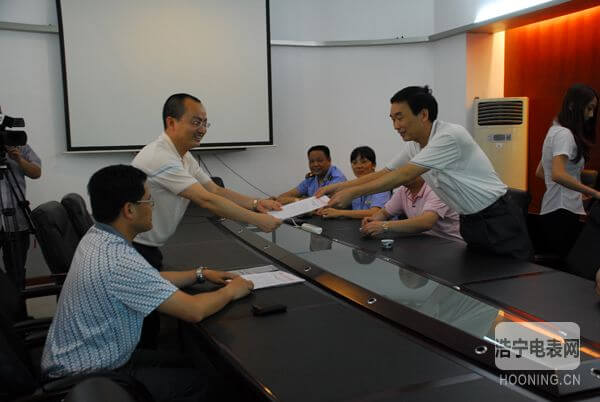 市工商局胡局長一行來我公司現場辦公